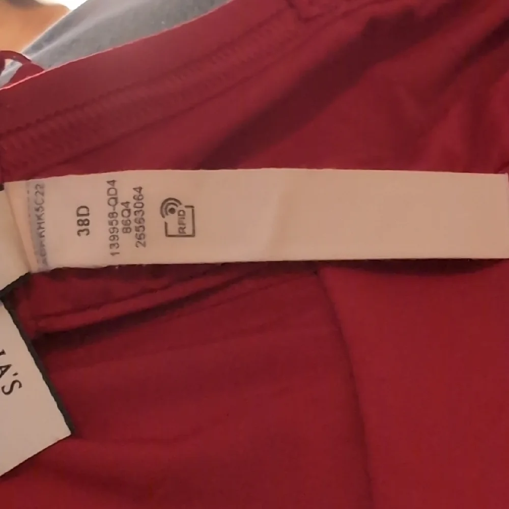 Victoria's Secret Vibrant Red Bra - Picture 7 of 9